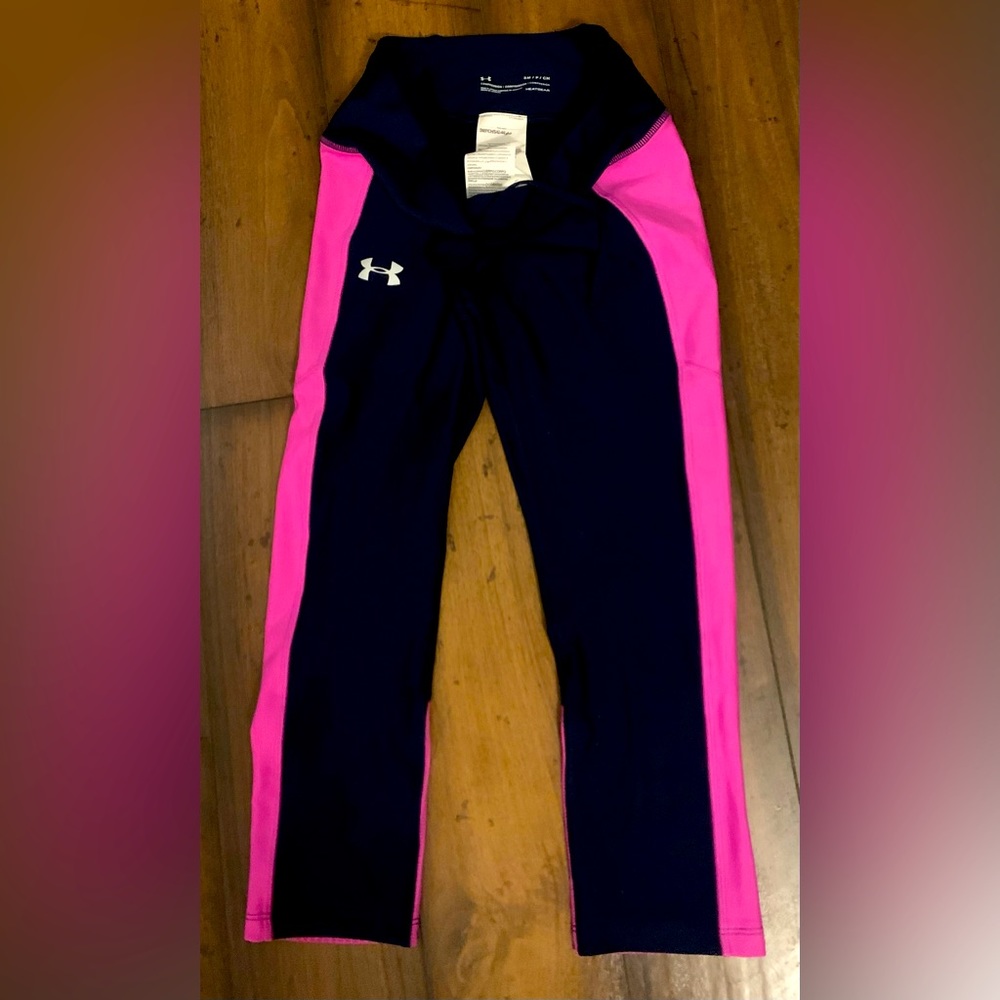 New Under Armour capris size small.